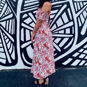 ✨💞✨ LULUS View from the Meadow Cream Floral Print